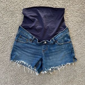 Abercrombie & Fitch maternity mom shorts. Size 26/2. Like new condition!